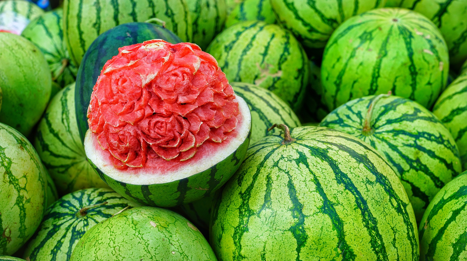 Watermelon: A Refreshing and Nutritious Summertime Fruit